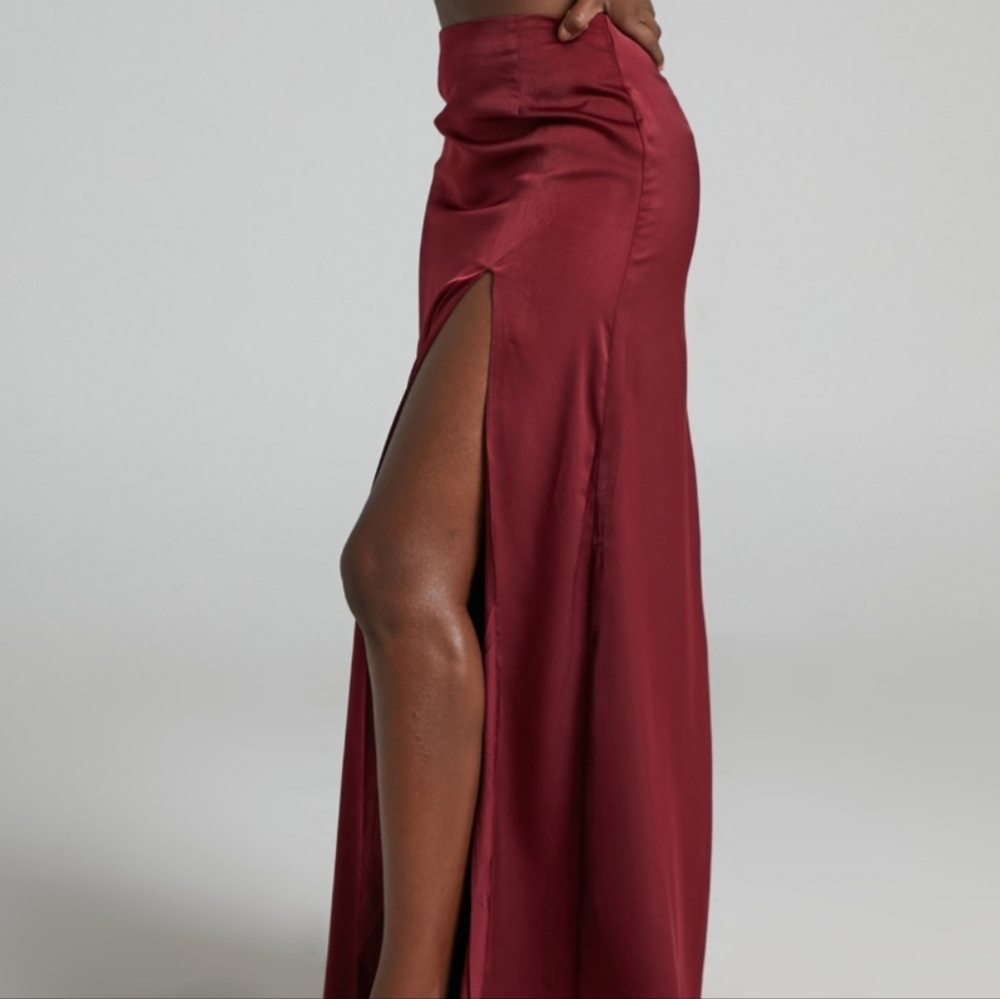 Showpo Kelcie Thigh Split Maxi Skirt in Wine Red NWT Size US 4 - Picture 4 of 9